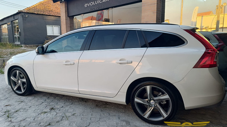 Volvo V60 R-Design